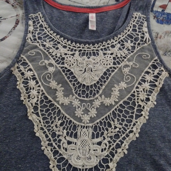 Tank Top with Lace Detail - Picture 3 of 11
